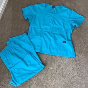 Scrub top and pants - teal